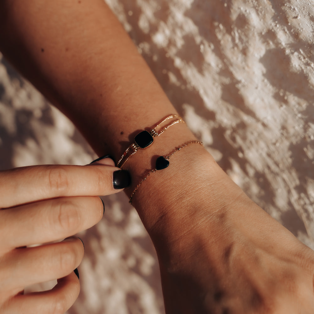 
                      
                        Izmir | Bracelet en acier inoxydable et pierre naturelle | Onyx | Doré
                      
                    