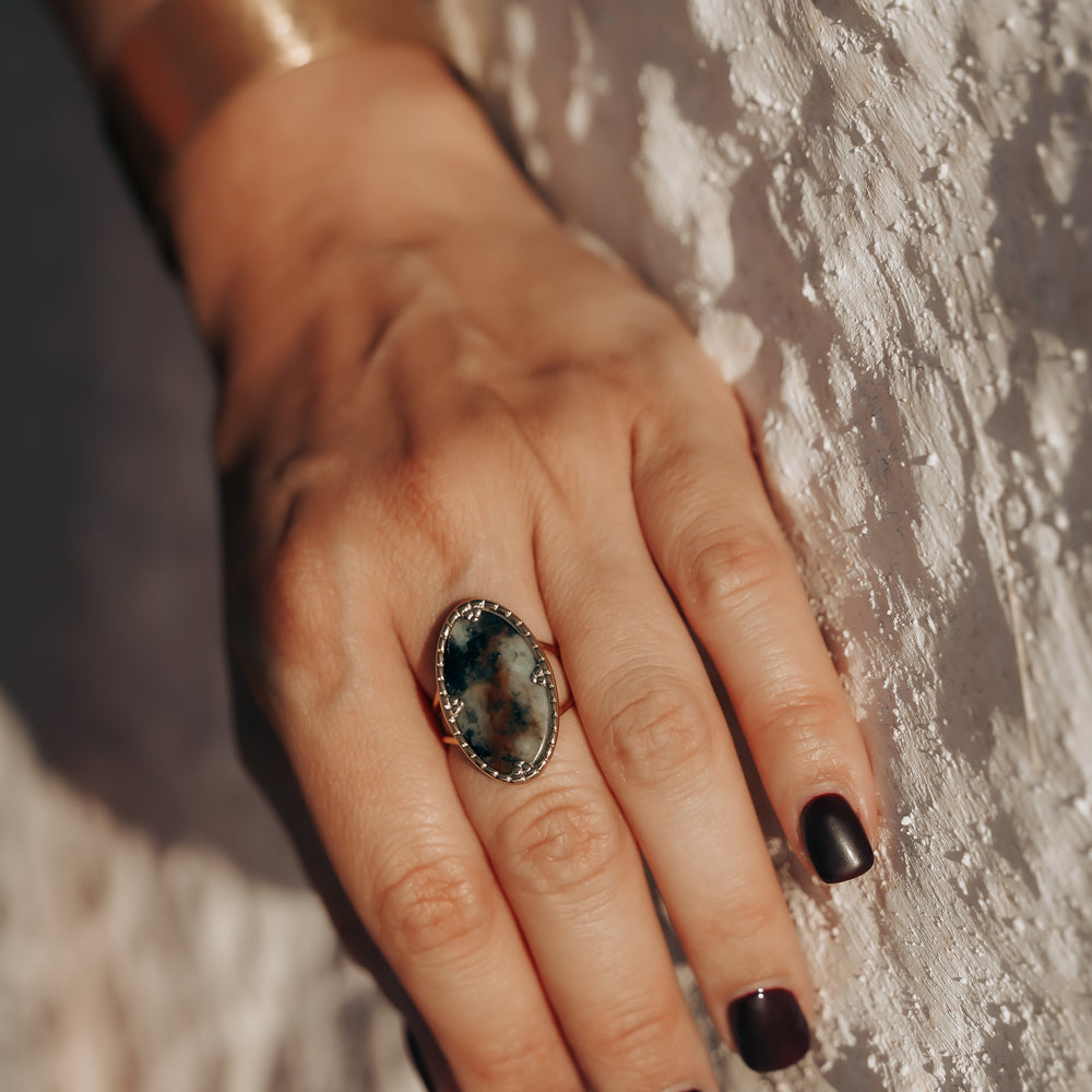 
                      
                        Varenna | Bague en acier inoxydable et pierre naturelle | Turquoise Africaine | Doré
                      
                    