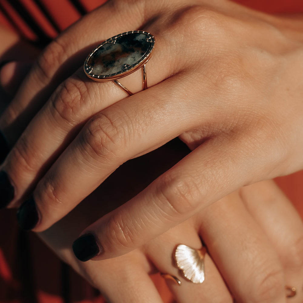 
                      
                        Varenna | Bague en acier inoxydable et pierre naturelle | Turquoise Africaine | Doré
                      
                    