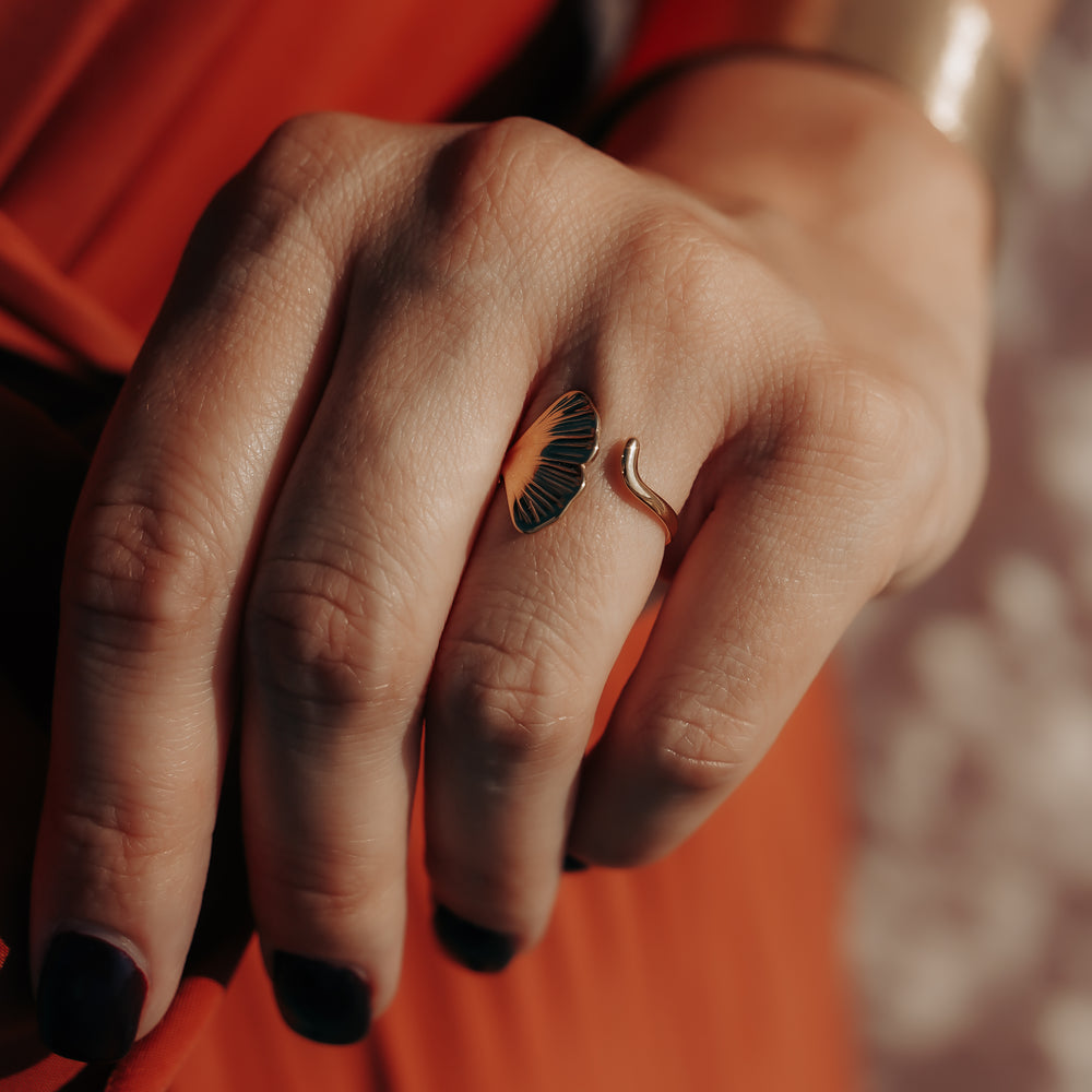 
                      
                        Es Vedra | Bague en acier inoxydable | Doré
                      
                    