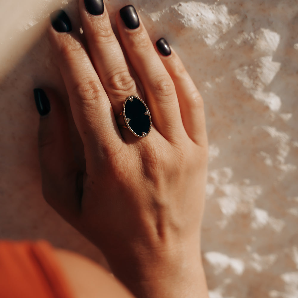 
                      
                        Varenna | Bague en acier inoxydable et pierre naturelle | Onyx | Doré
                      
                    
