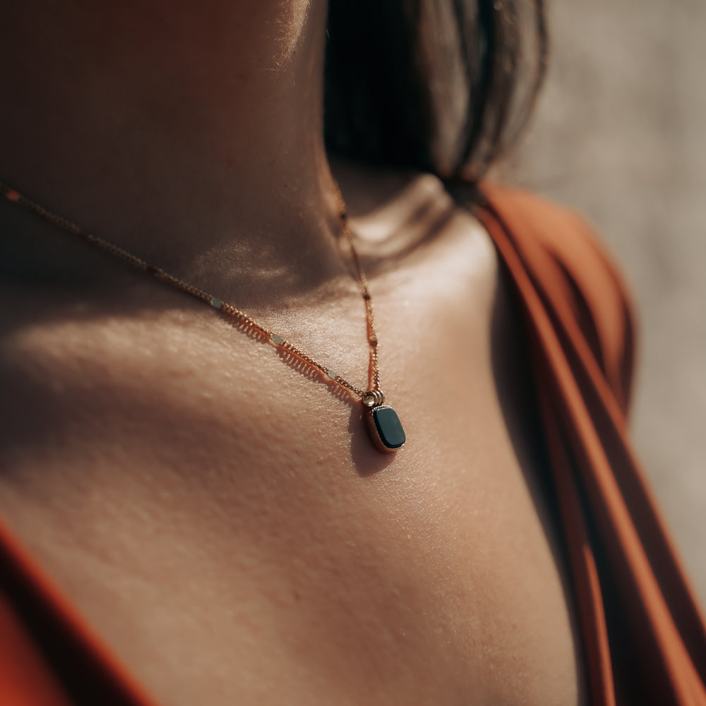 
                      
                        Izmir | Collier en acier inoxydable et pierre naturelle | Onyx | Doré
                      
                    