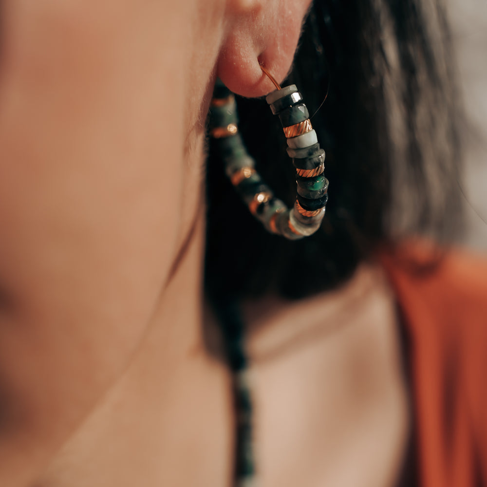 
                      
                        Barbade | Boucles d'oreilles / créoles en acier inoxydable et pierres naturelles | Emeraude | Doré
                      
                    