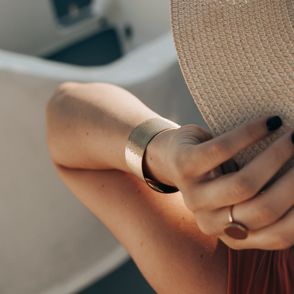 
                      
                        Etna | Bracelet / jonc en acier inoxydable | Doré
                      
                    