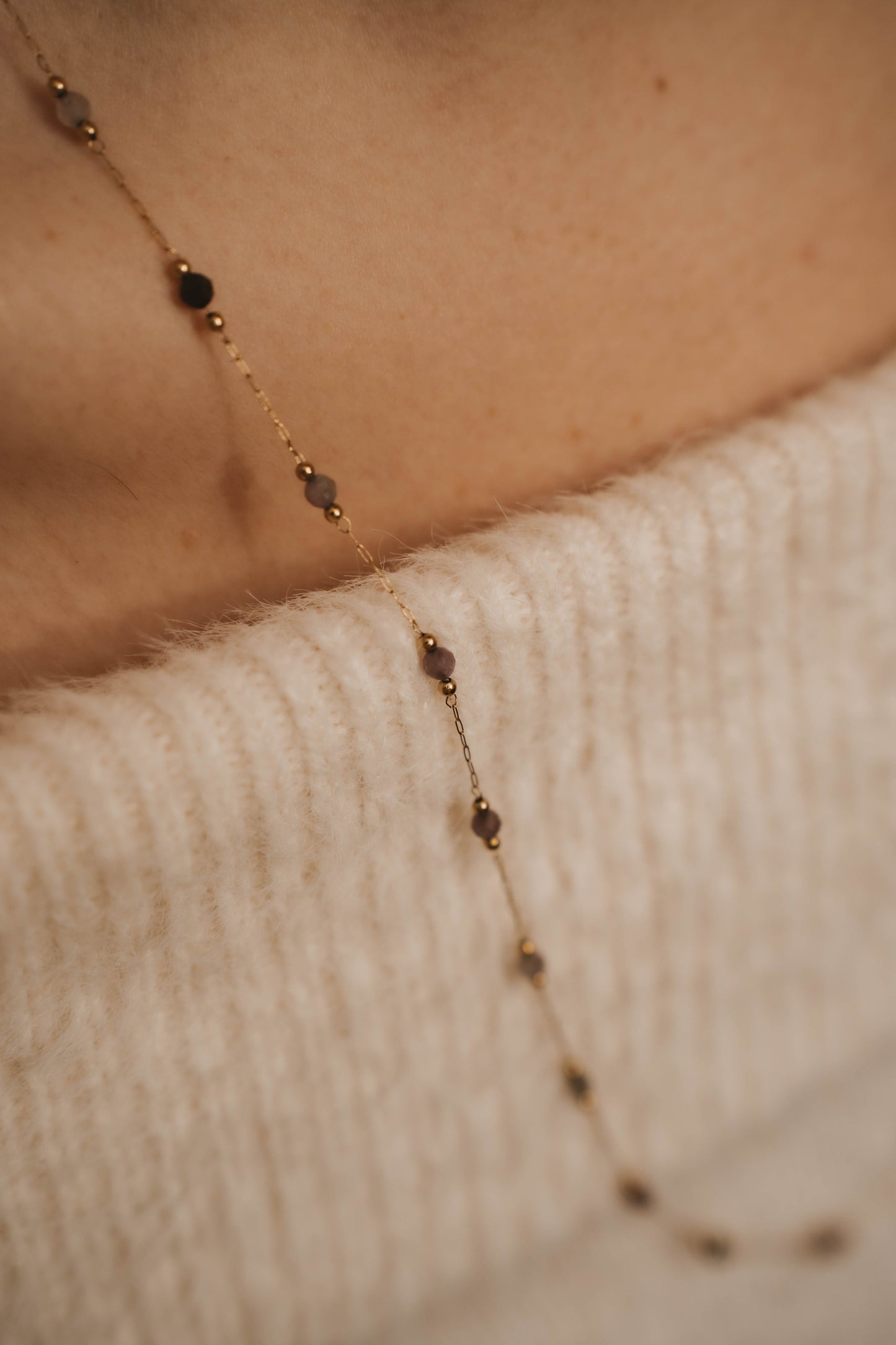 Albuquerque | Collier/sautoir en acier inoxydable et pierres naturelles | Sodalite | Doré