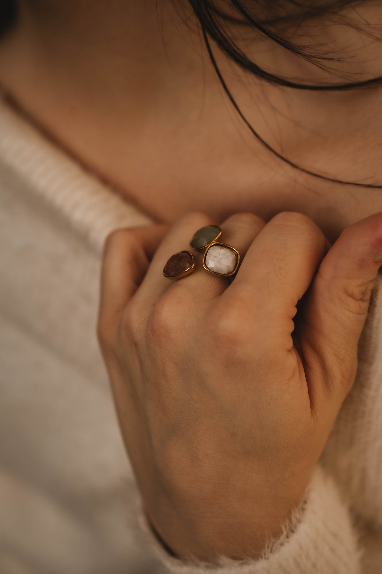 Le Cap | Bague en acier inoxydable et pierres naturelles | quartz fraise, amazonite et agate blanche | Doré