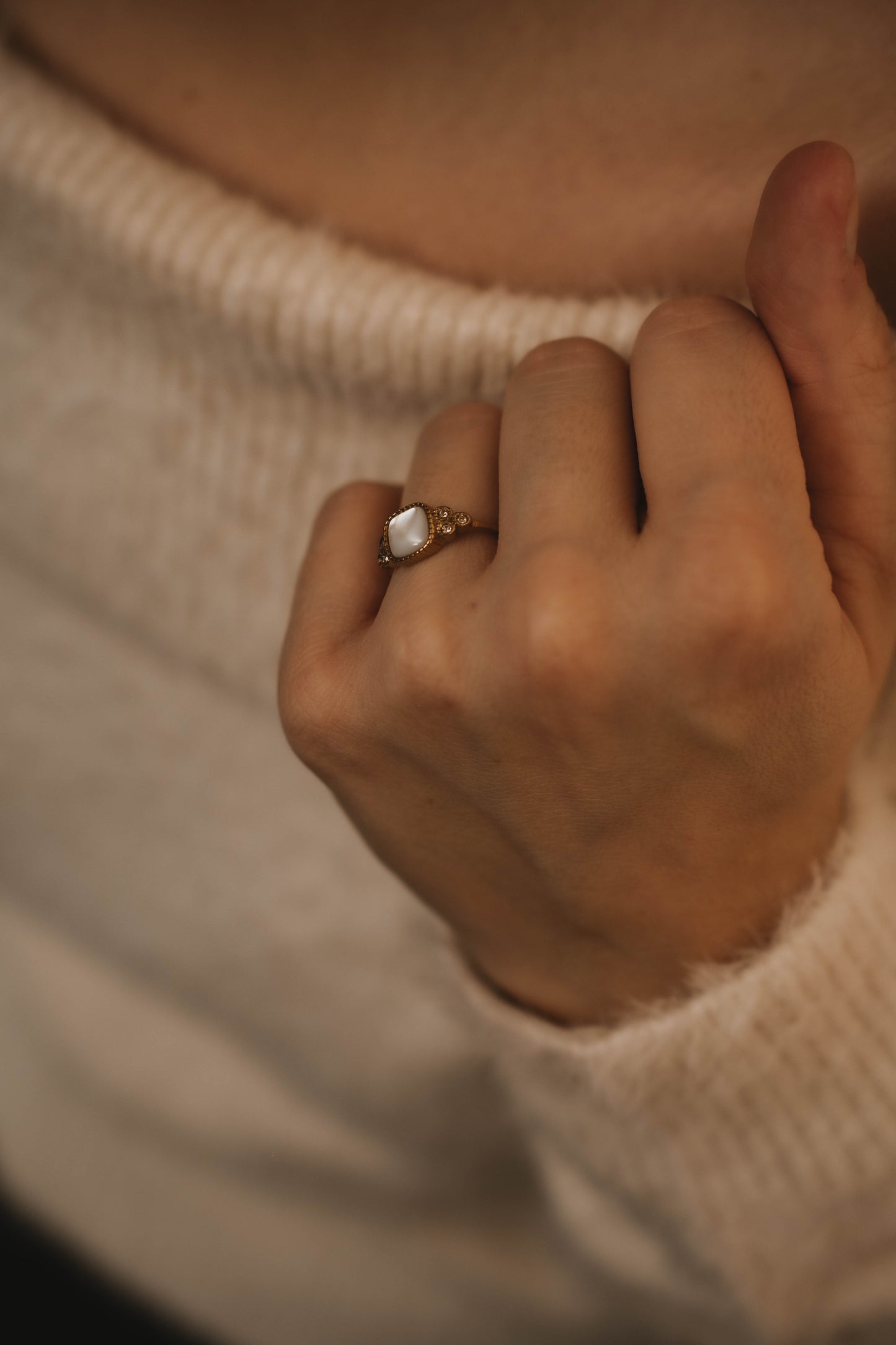 Nairobi | Bague en acier inoxydable et pierre naturelle | Nacre | Doré