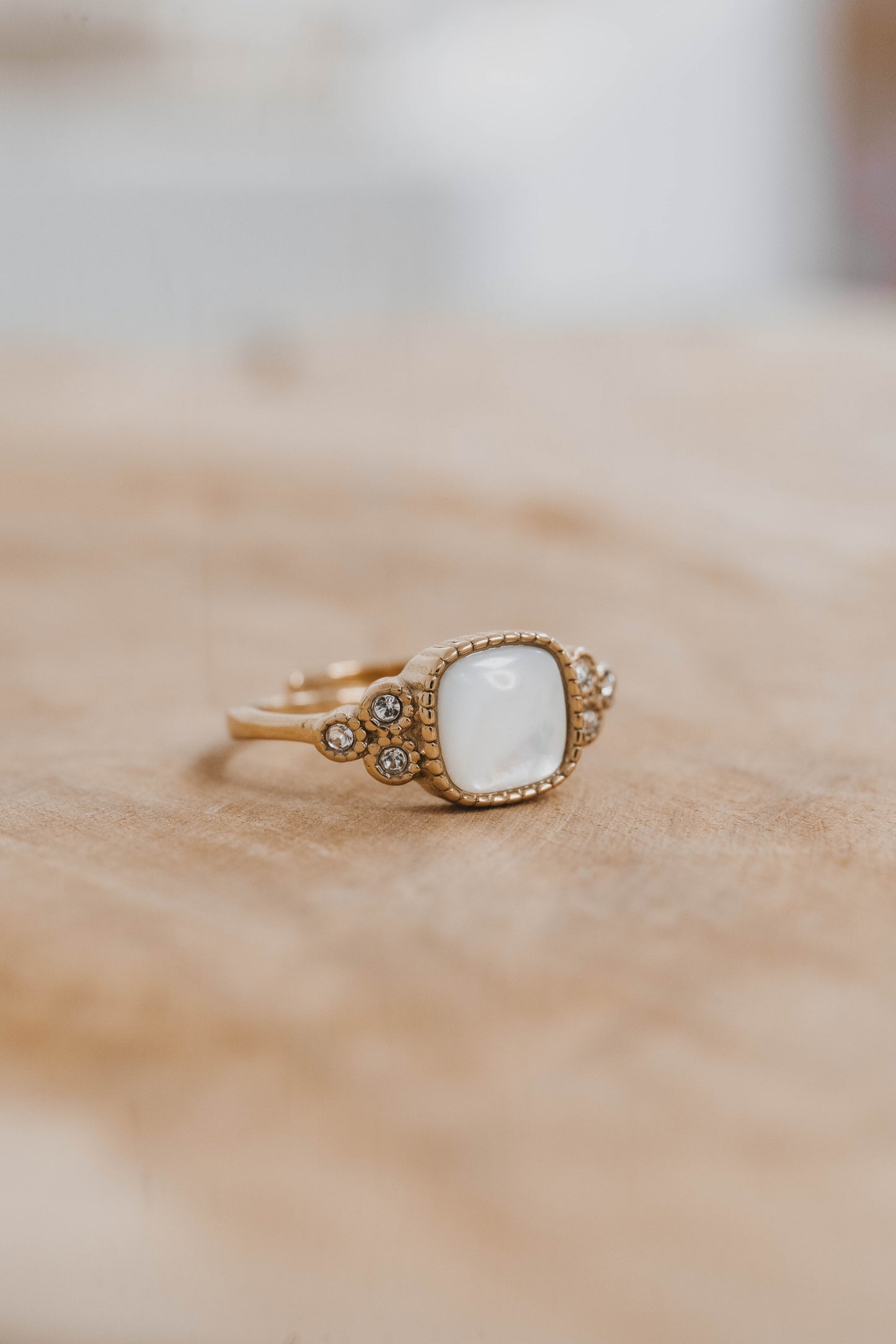 Nairobi | Bague en acier inoxydable et pierre naturelle | Nacre | Doré