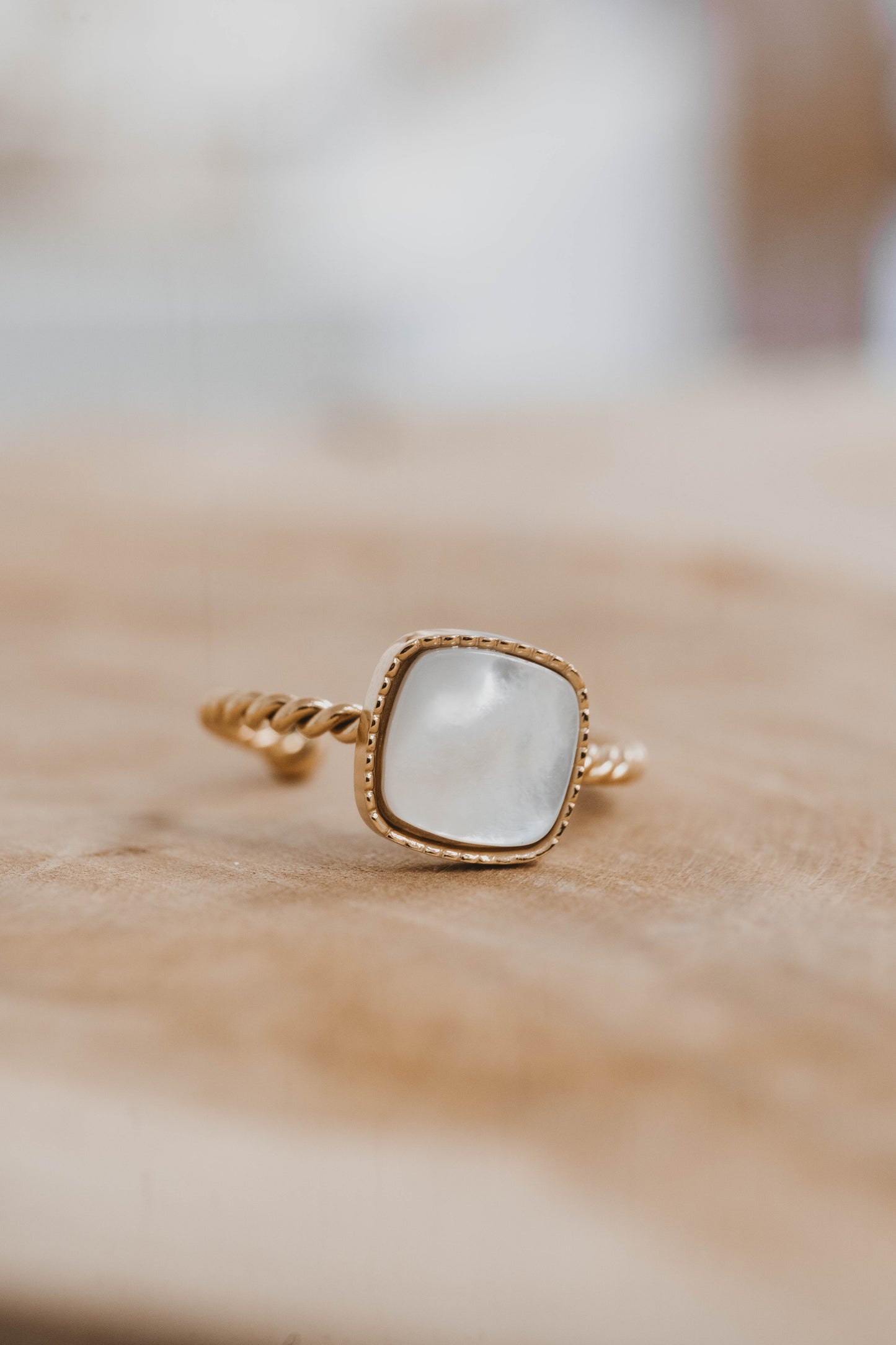 Izmir | Bague en acier inoxydable et pierre naturelle | Nacre | Doré