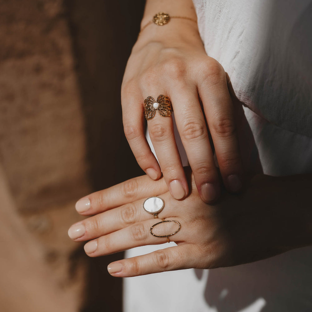 
                      
                        Bague acier inoxydable et pierre naturelle Nacre - Jemaa - Doré
                      
                    