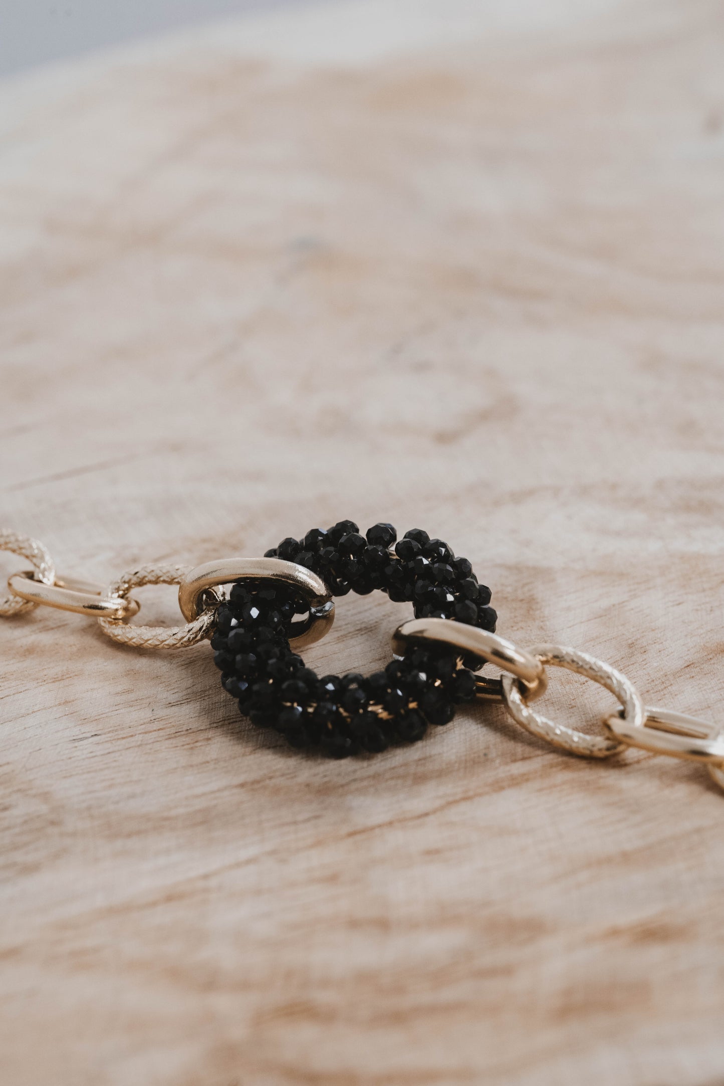 Cardiff | Bracelet en acier inoxydable | Perles noires | Doré