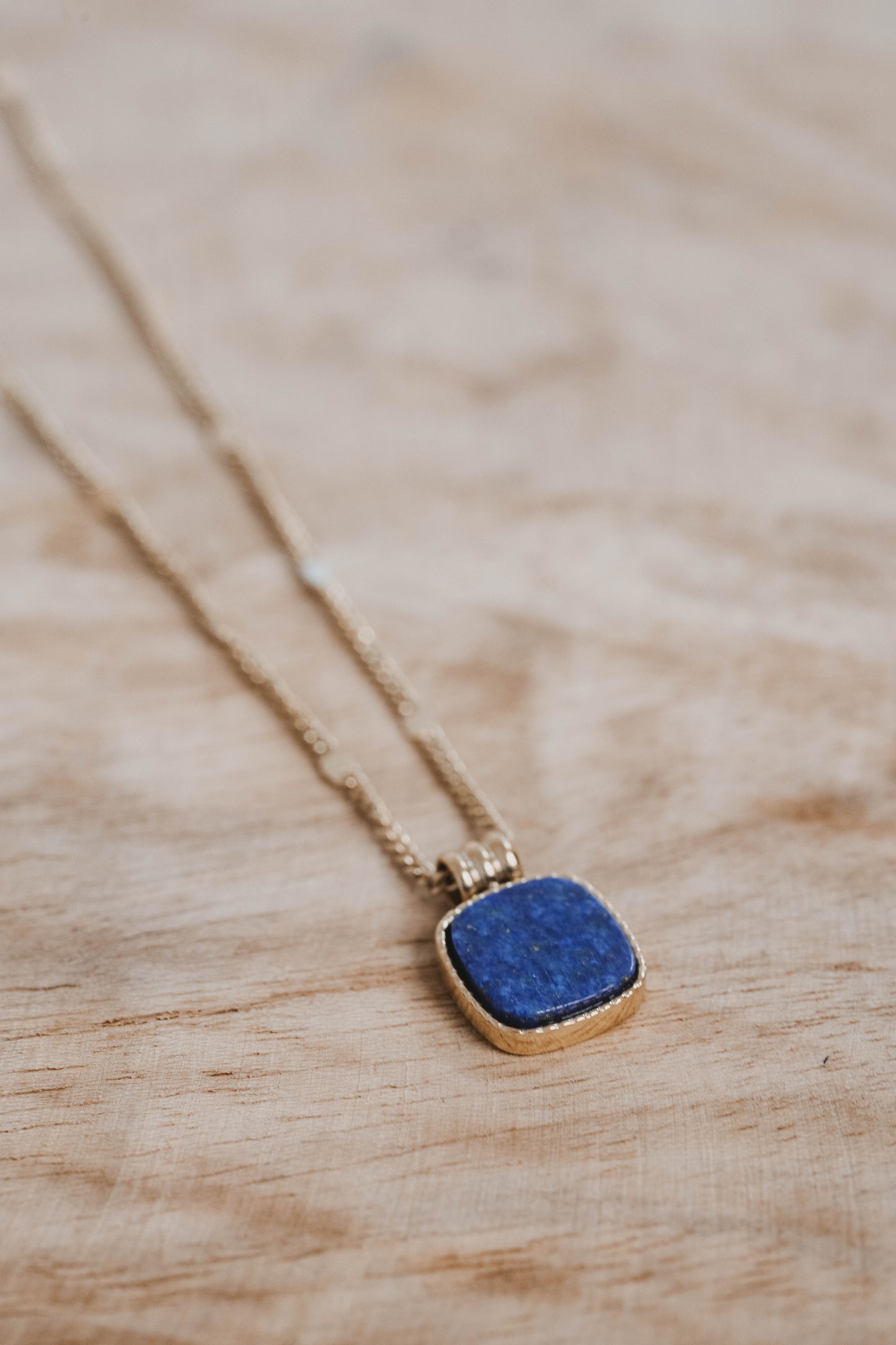 Izmir | Collier en acier inoxydable et pierre naturelle | Lapis lazuli | Doré