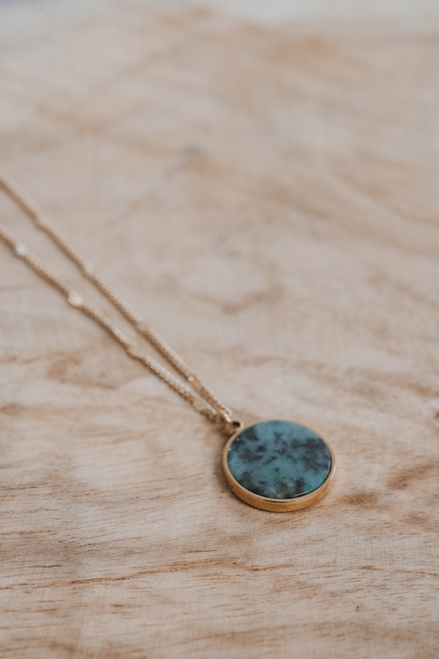 Naples | Collier en acier inoxydable et pierre naturelle | Turquoise africaine | Doré