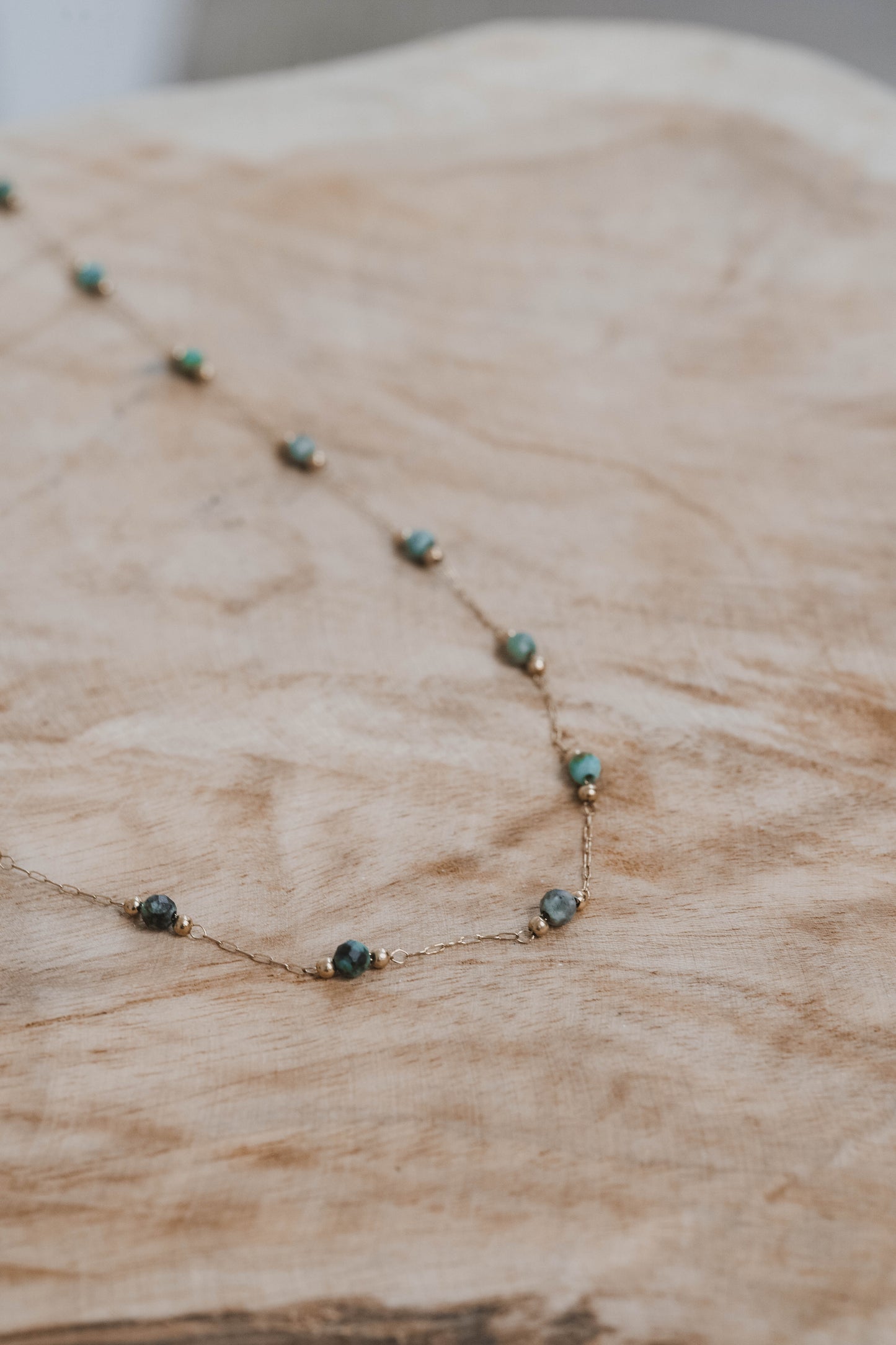 Albuquerque | Collier/sautoir en acier inoxydable et pierres naturelles | Sodalite | Doré