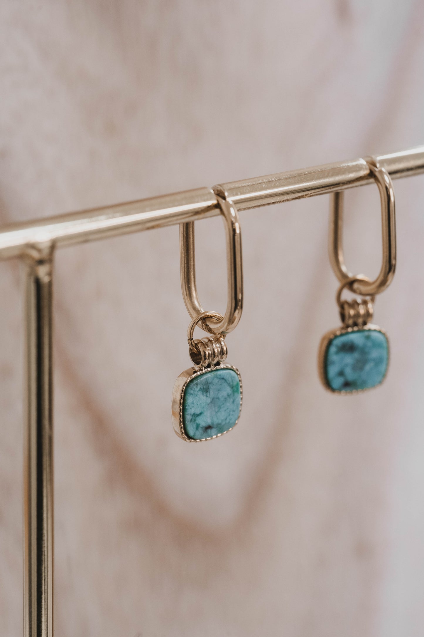 Izmir | Boucles d'oreilles en acier inoxydable et pierre naturelle | Turquoise africaine | Doré