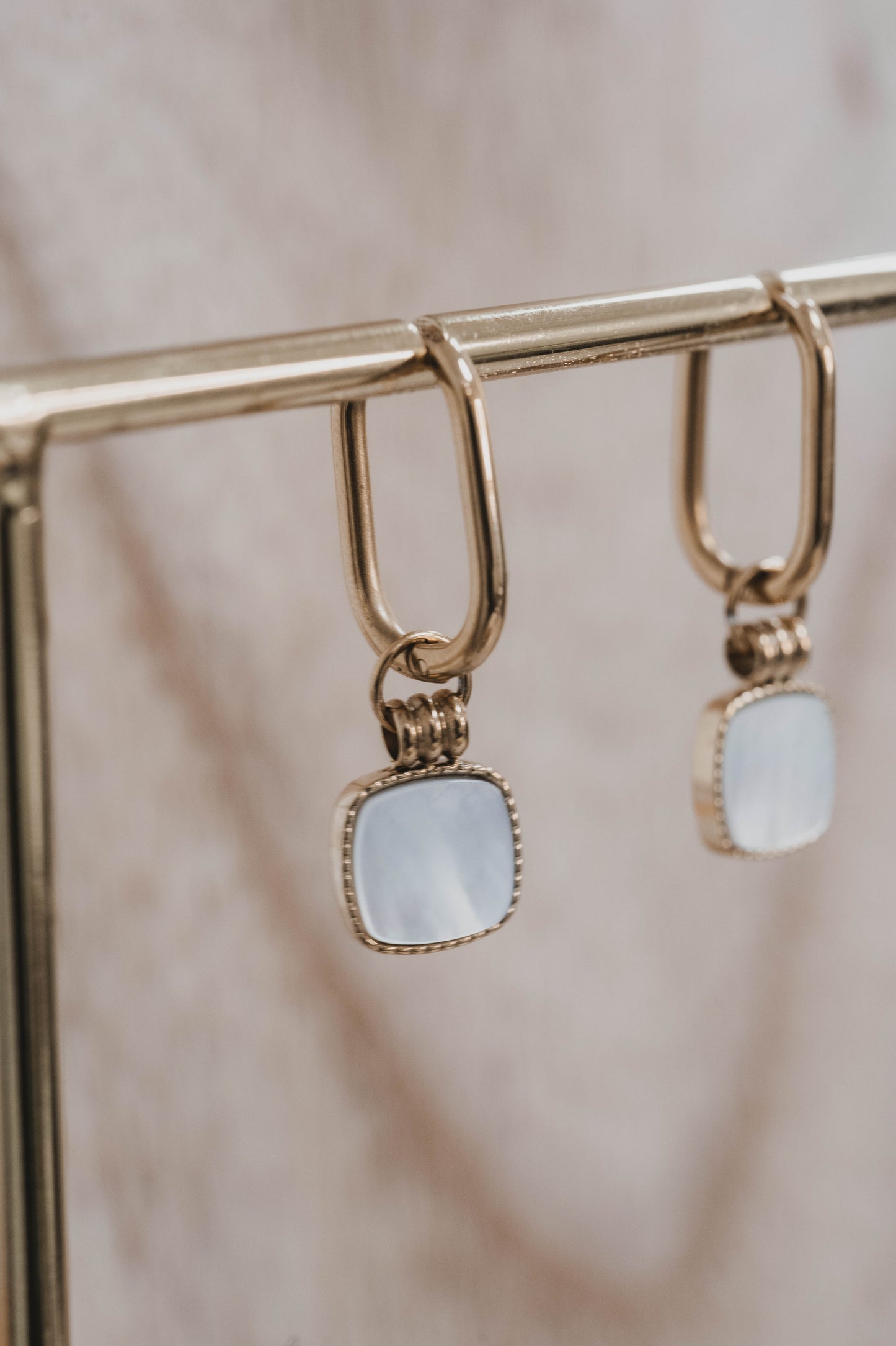 Izmir | Boucles d'oreilles en acier inoxydable et pierre naturelle | Nacre | Doré