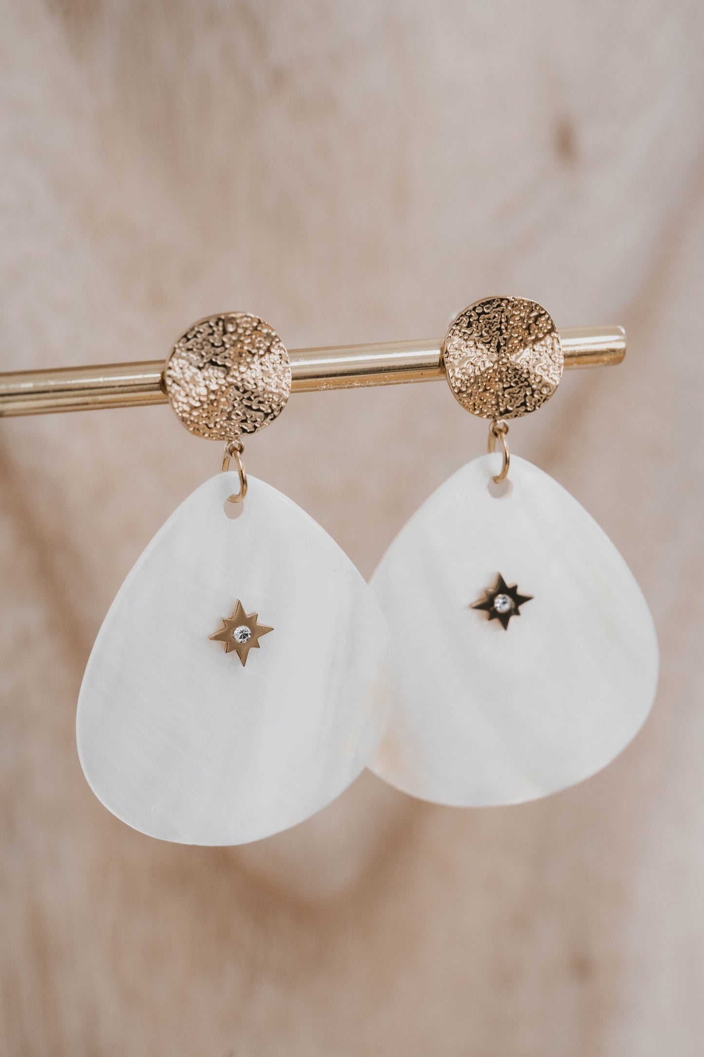 Zanzibar | Boucles d'oreilles en acier inoxydable et pierre naturelle | Nacre | Doré