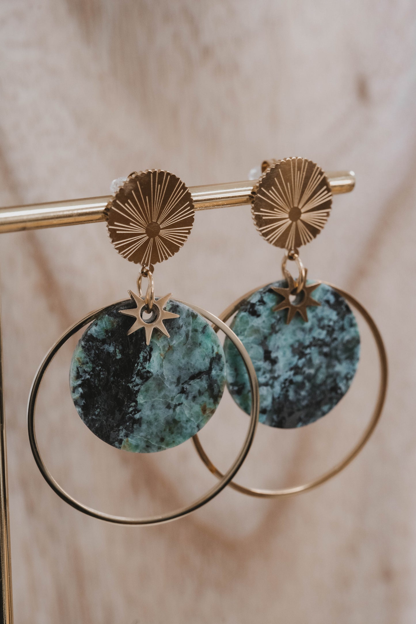 Barcelone | Boucles d'oreilles en acier inoxydable et pierre naturelle | Turquoise Africaine | Doré
