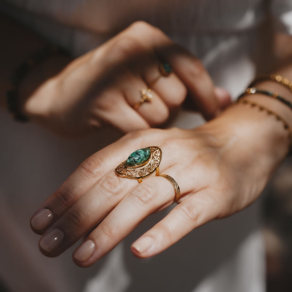 
                      
                        Bague acier inoxydable et pierre naturelle Turquoise Africaine - Louxor - Doré
                      
                    