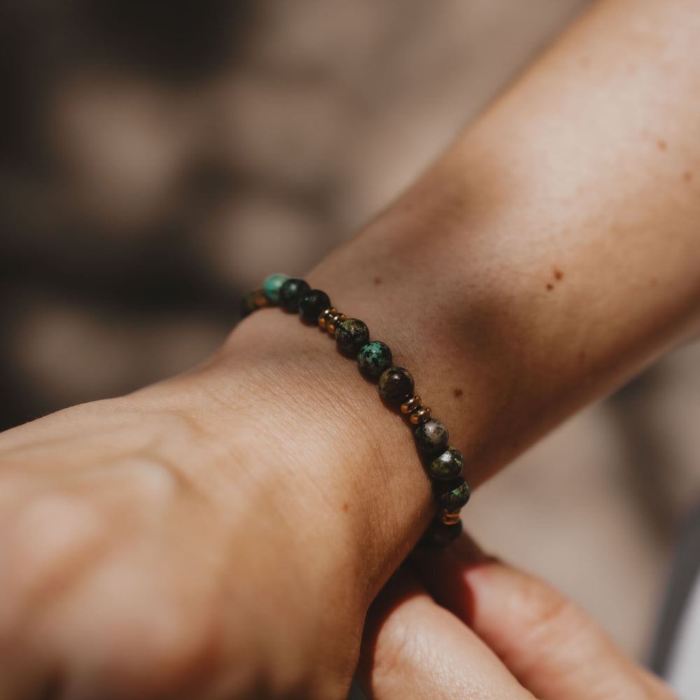 
                      
                        Bracelet acier inoxydable et pierres naturelles turquoise africaine - Vienne
                      
                    