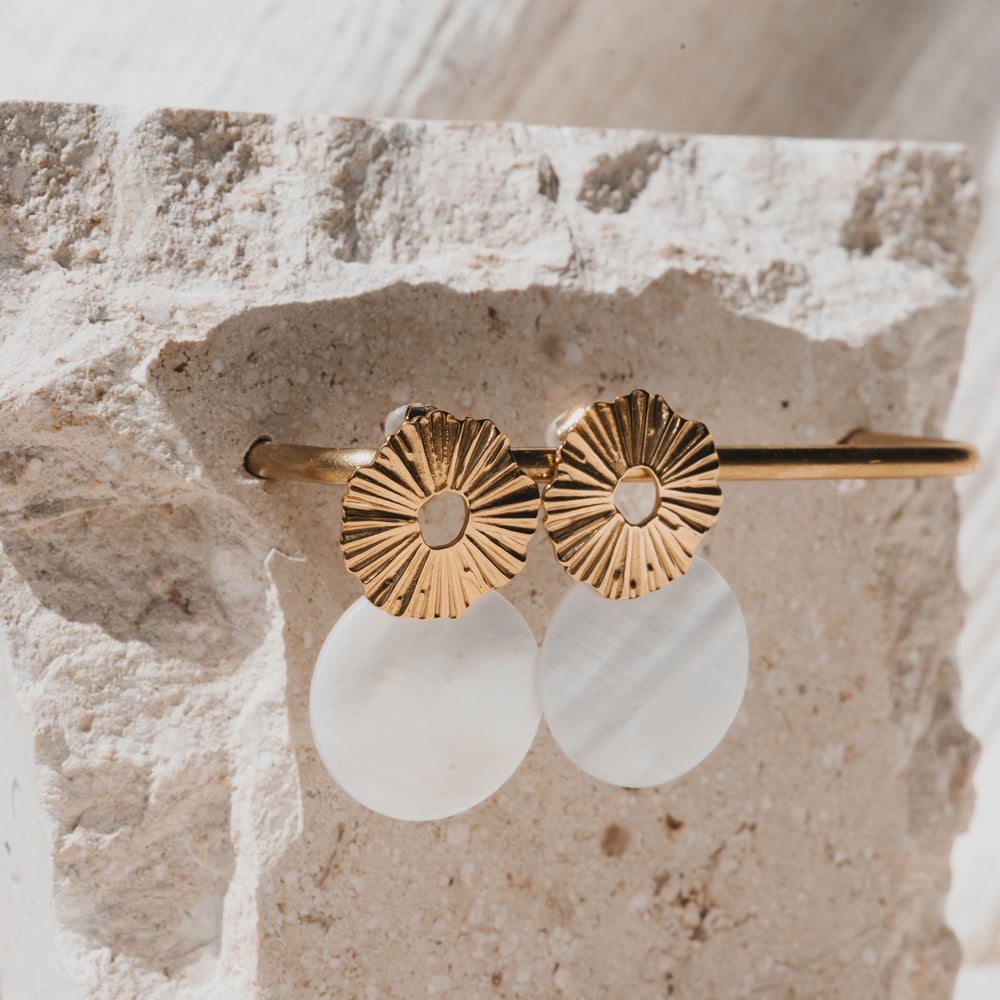 Mirissa | Boucles d'oreilles en acier inoxydable et pierre naturelle | Nacre | Doré