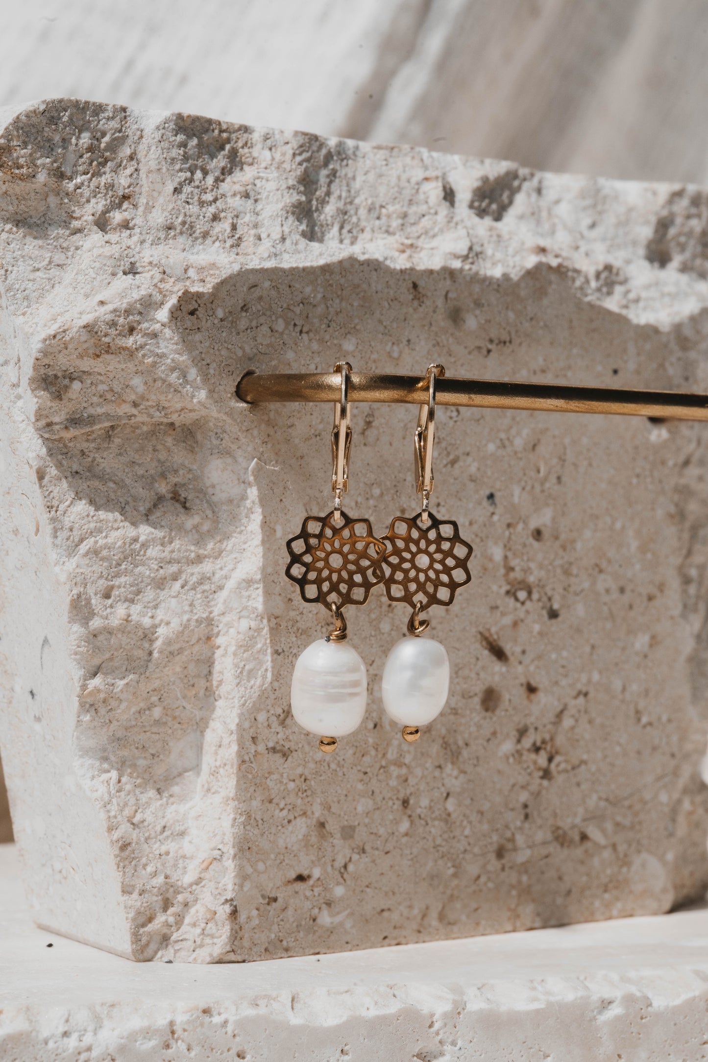Cinq Terre | Boucles d'oreilles en acier inoxydable et pierres naturelles | Doré