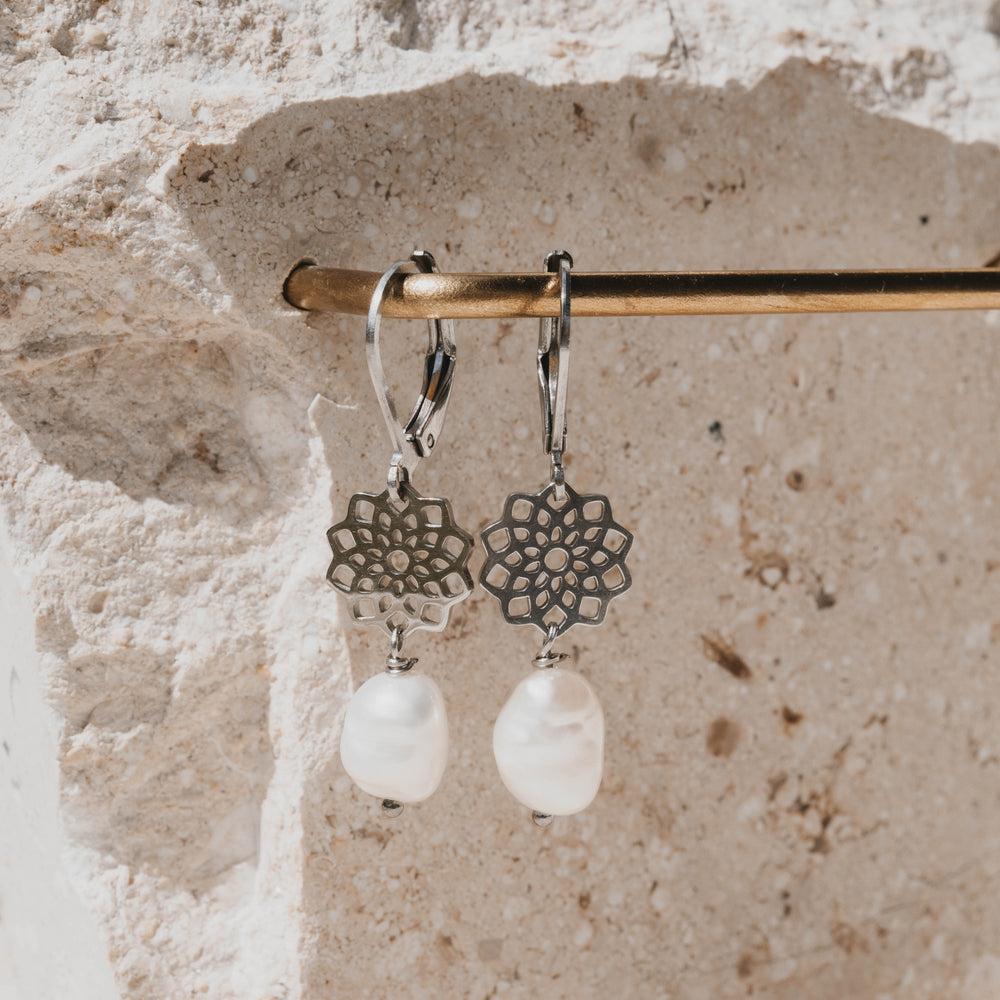 Cinq Terre | Boucles d'oreilles en acier inoxydable et pierres naturelles | Perles d'eau douce | Argenté
