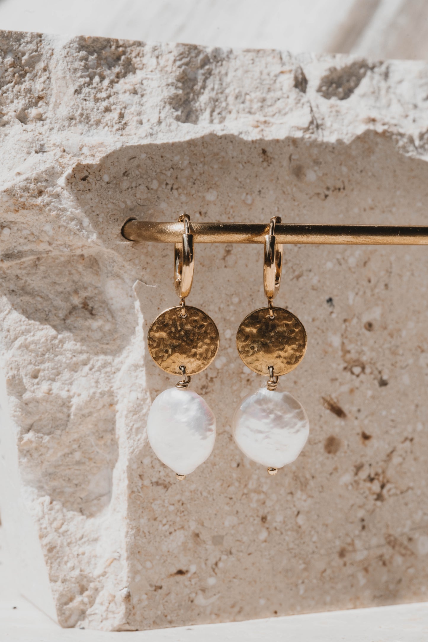 Paros | Boucles d'oreilles en acier inoxydable et pierres naturelles | Perles de culture | Doré