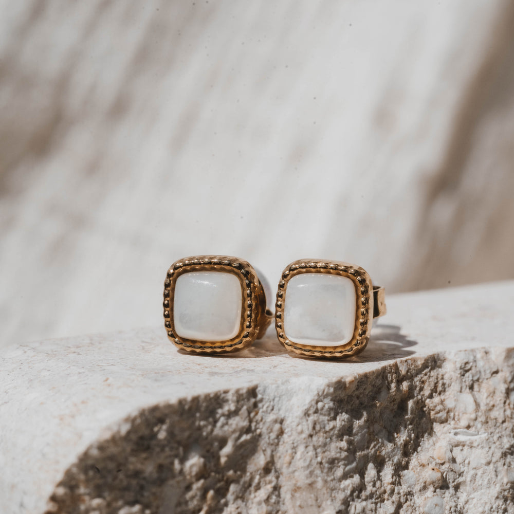 Munich | Boucles d'oreilles / puces en acier inoxydable et pierres anturelles | Nacre | Doré
