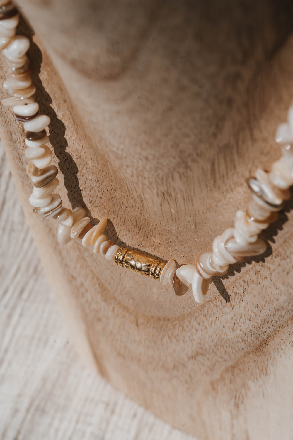 Tacoma | Collier en acier inoxydable et pierres naturelles | Coquillage | Doré