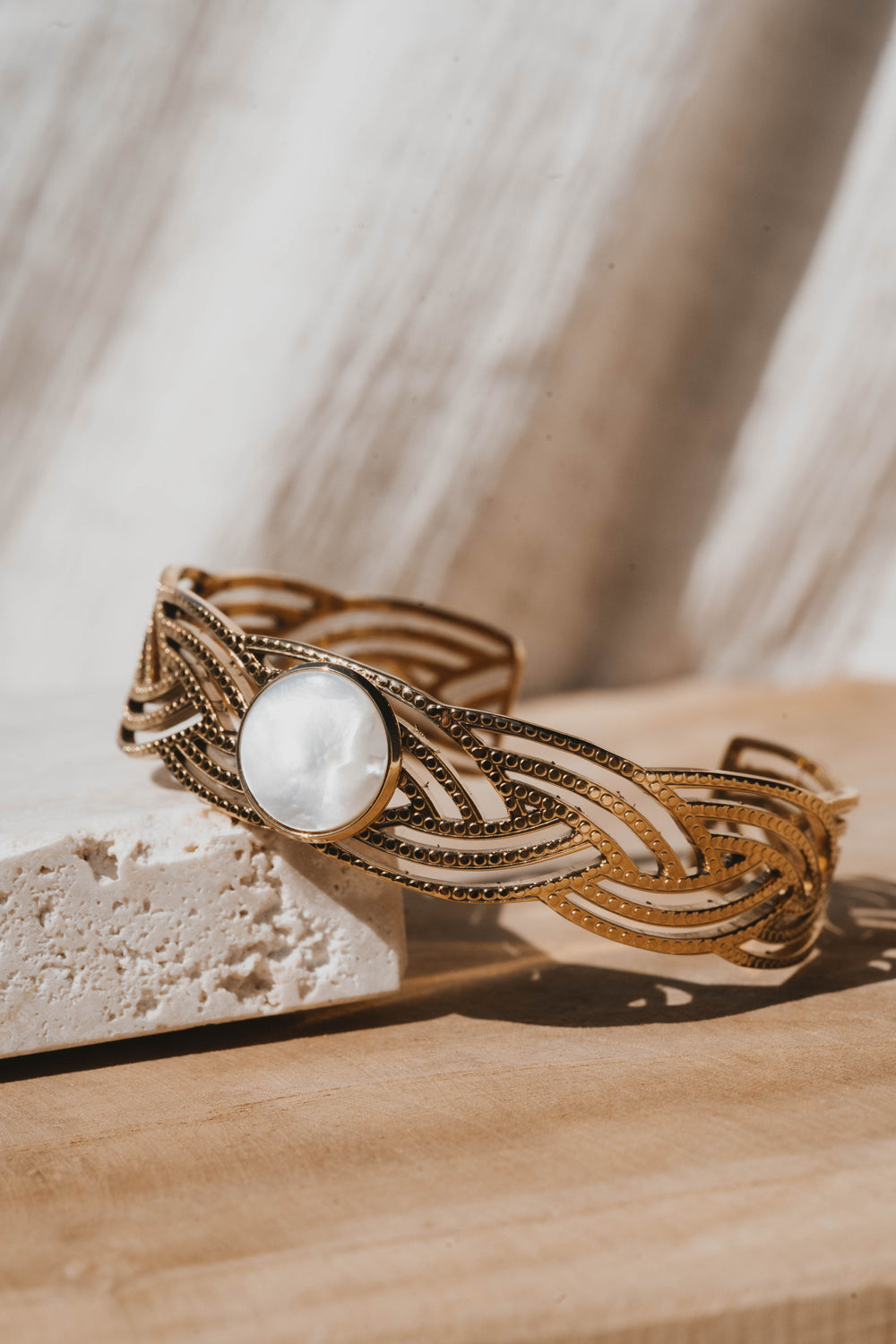 Mendoza | Bracelet / Jonc en acier inoxydable et pierre naturelle | Nacre | Doré