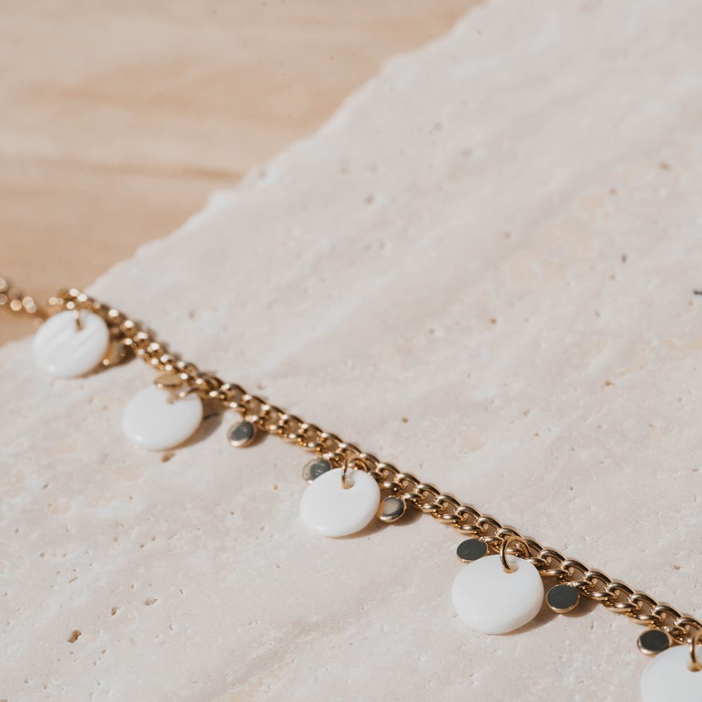 
                      
                        Paros | Bracelet en acier inoxydable et pierres naturelles | Nacre | Doré
                      
                    