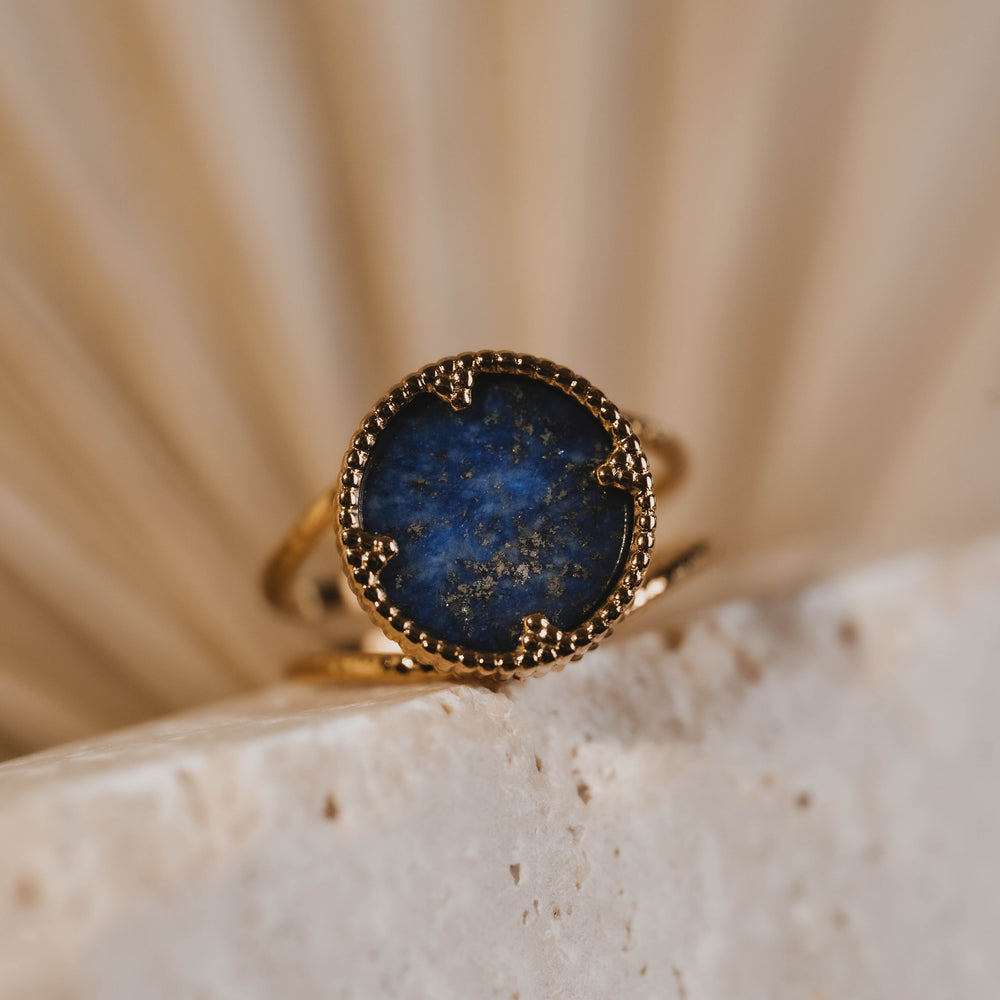 Amadora | Bague en acier inoxydable et pierre naturelle | Lapis lazuli | Doré