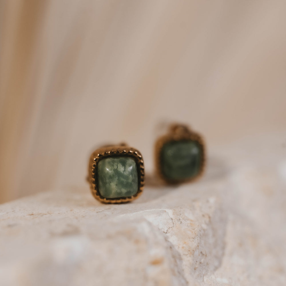 Munich | Boucles d'oreilles / puces en acier inoxydable et pierres naturelles | Jaspe verte | Doré