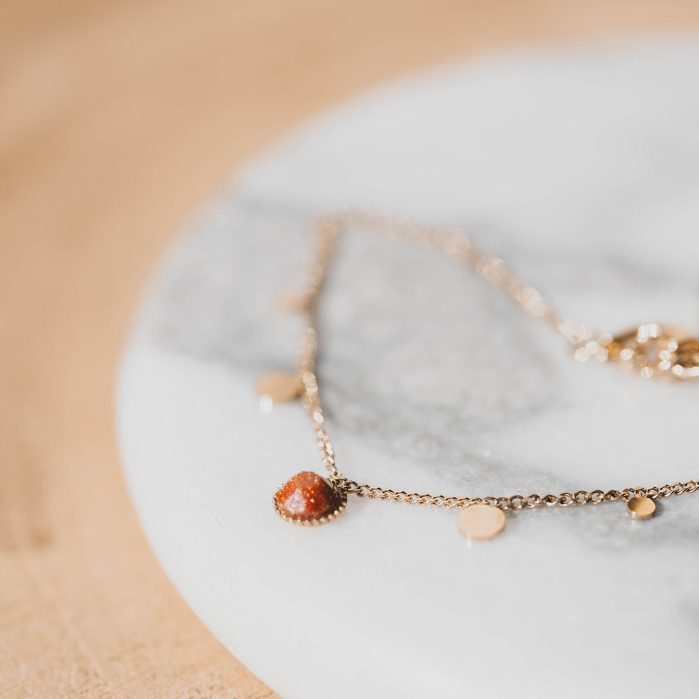
                      
                        Syros | Bracelet en acier inoxydable et pierre naturelle | Pierre de sable | Doré
                      
                    