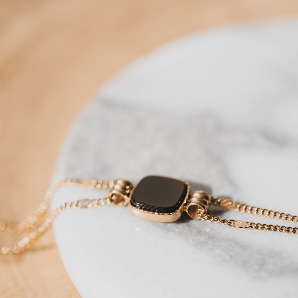 
                      
                        Izmir | Bracelet en acier inoxydable et pierre naturelle | Onyx | Doré
                      
                    