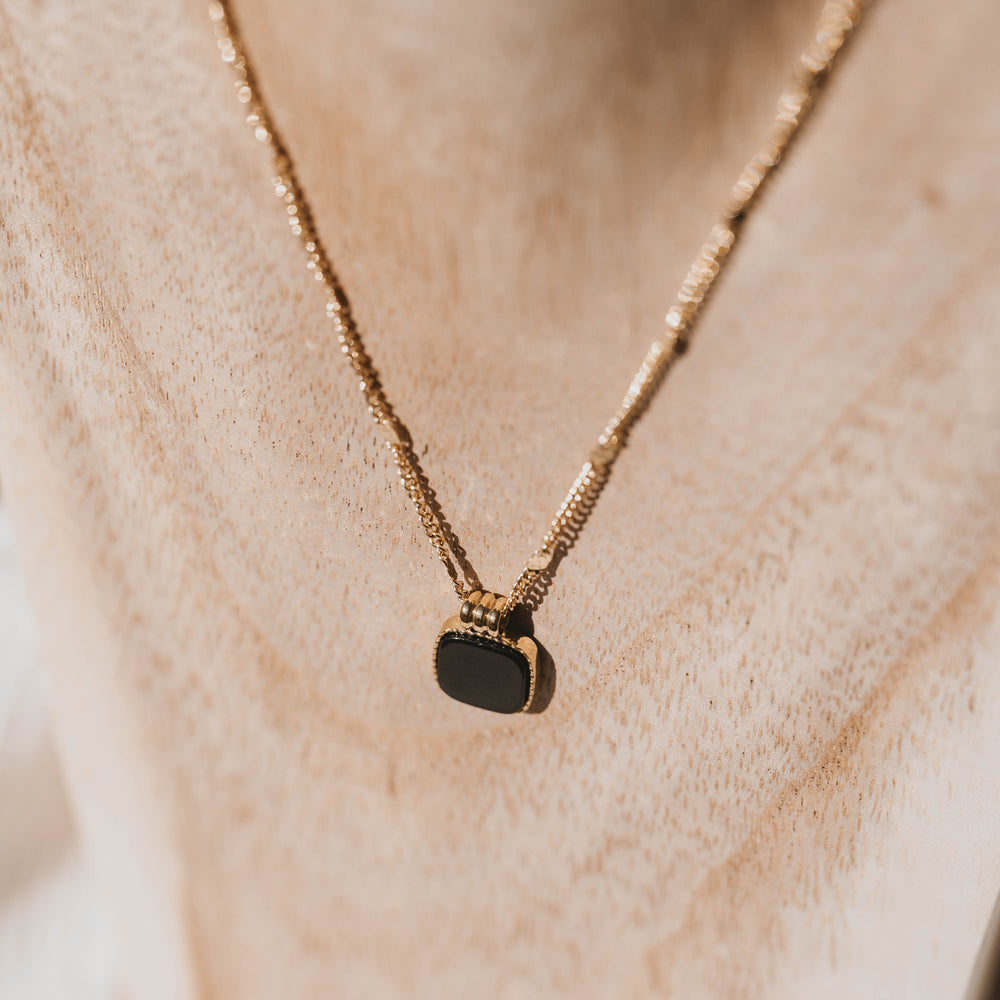 
                      
                        Izmir | Collier en acier inoxydable et pierre naturelle | Onyx | Doré
                      
                    
