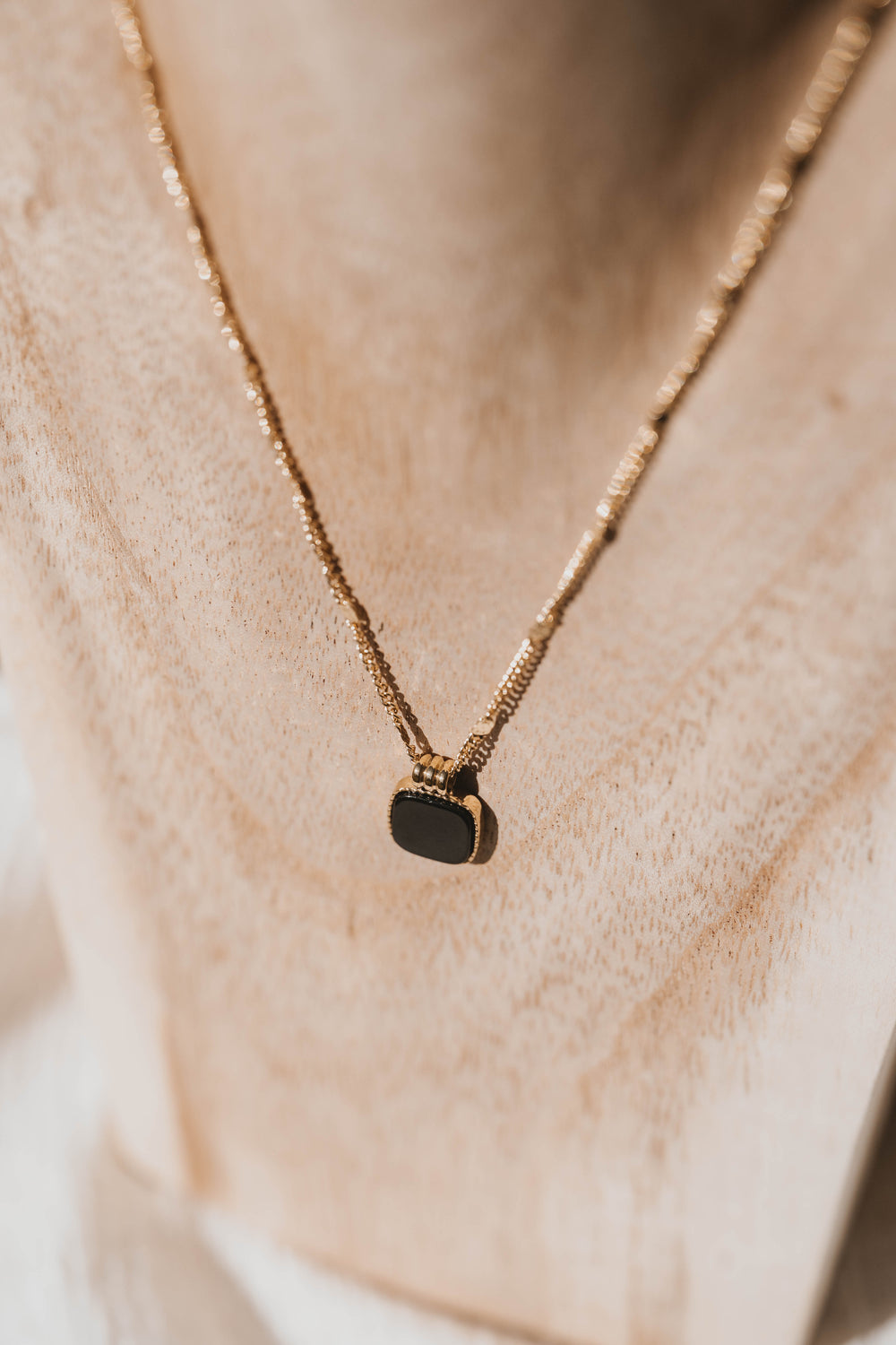 Izmir | Collier en acier inoxydable et pierre naturelle | Onyx | Doré