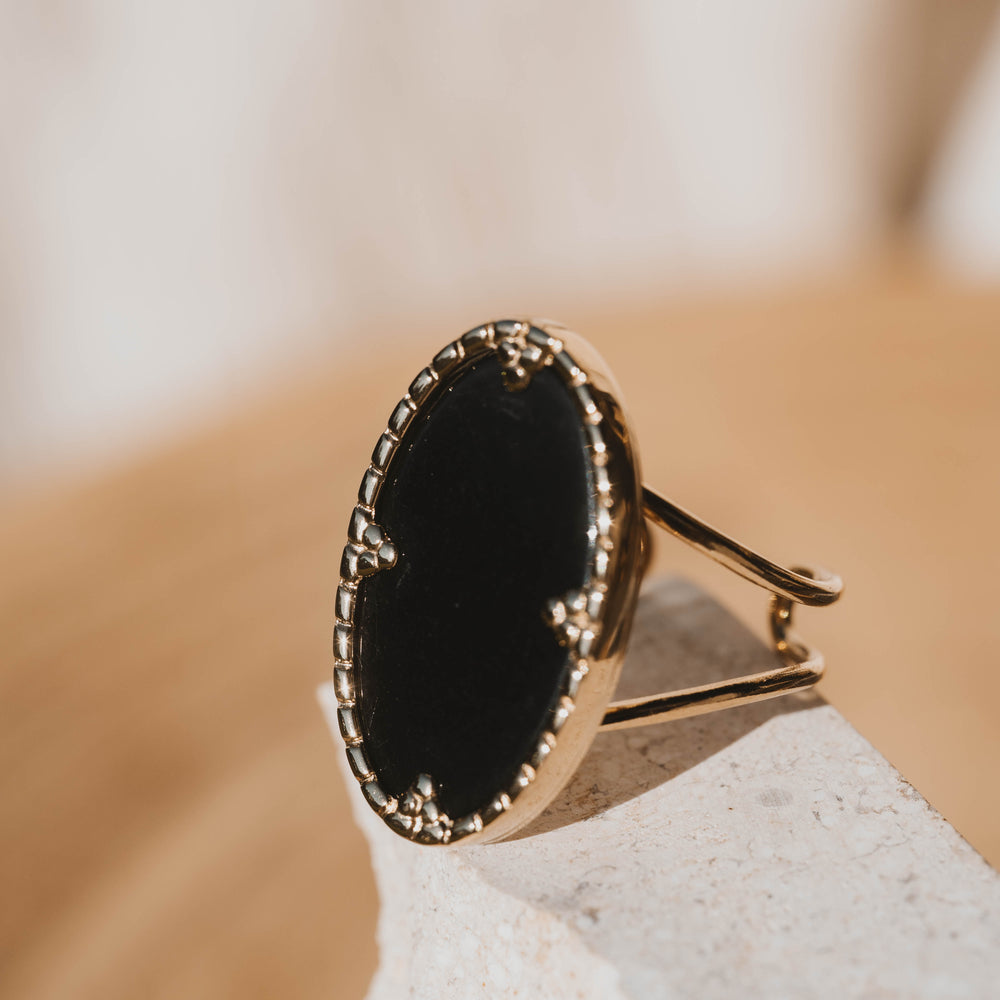 
                      
                        Varenna | Bague en acier inoxydable et pierre naturelle | Onyx | Doré
                      
                    