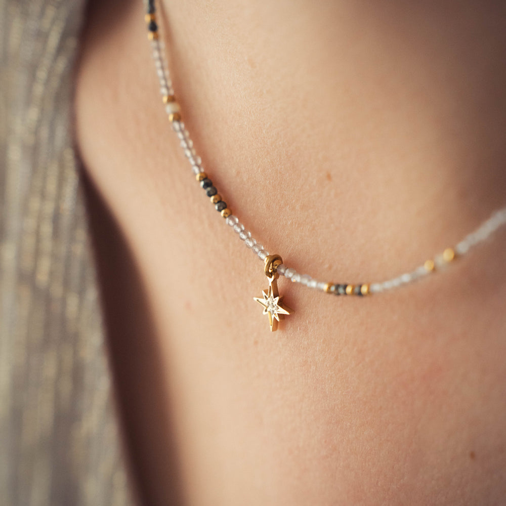 
                      
                        Galway | Collier en acier inoxydable et pierres naturelles | Labradorite & Pyrite | Doré
                      
                    