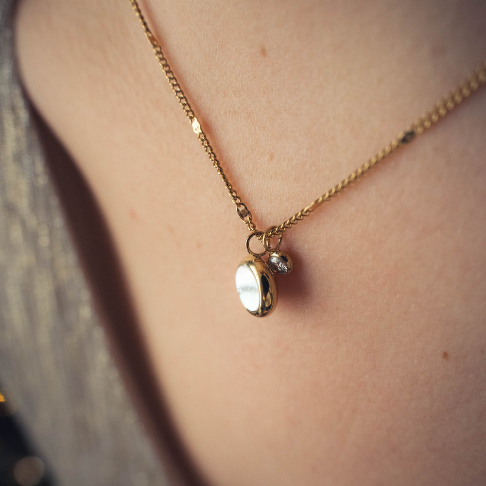 
                      
                        Mexico | Collier en acier inoxydable et pierre naturelle | Nacre | Doré
                      
                    