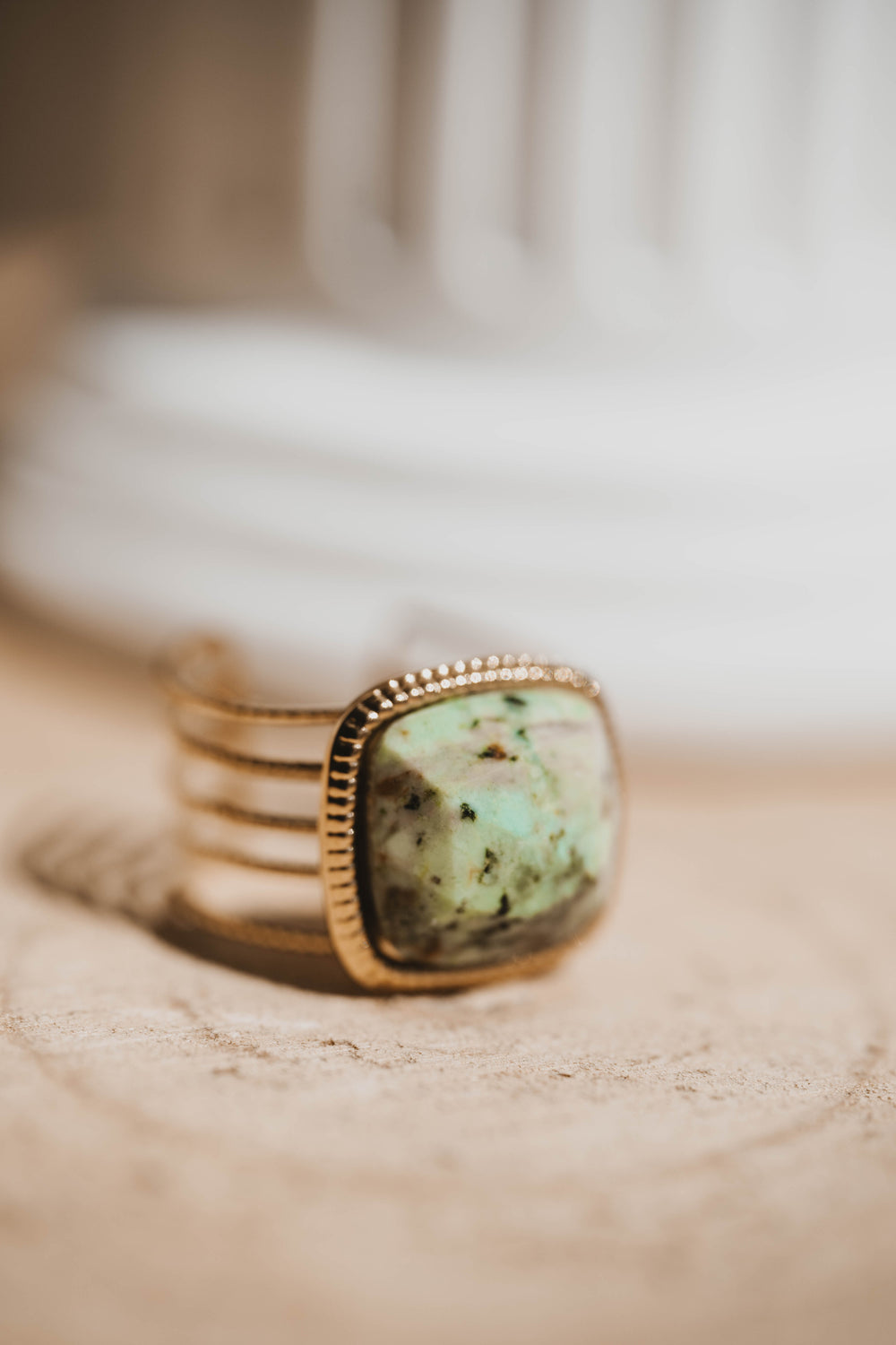 Faro | Bague en acier inoxydable et pierre naturelle | Turquoise Africaine | Doré