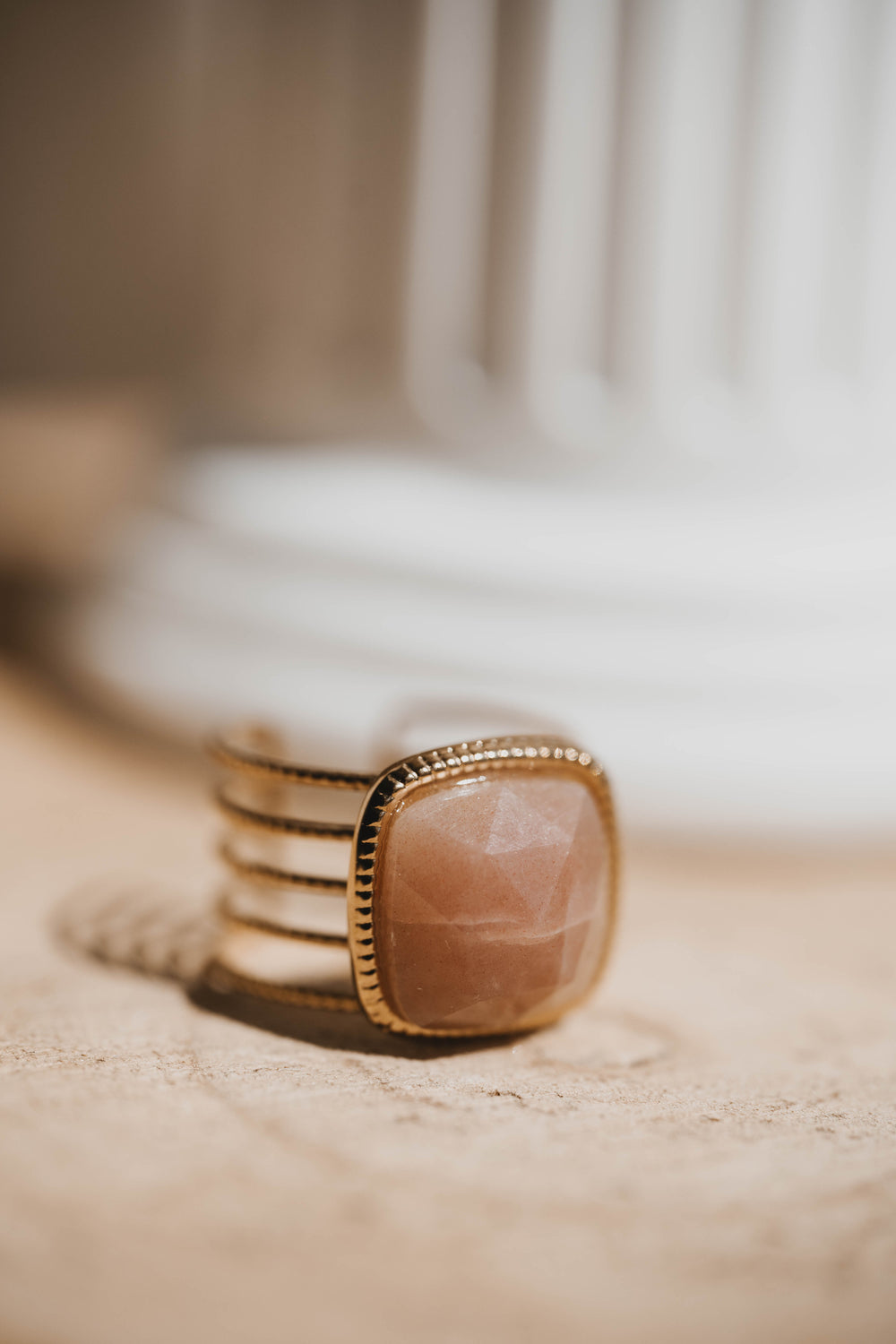 Faro | Bague en acier inoxydable et pierre naturelle | Pierre de Soleil | Doré