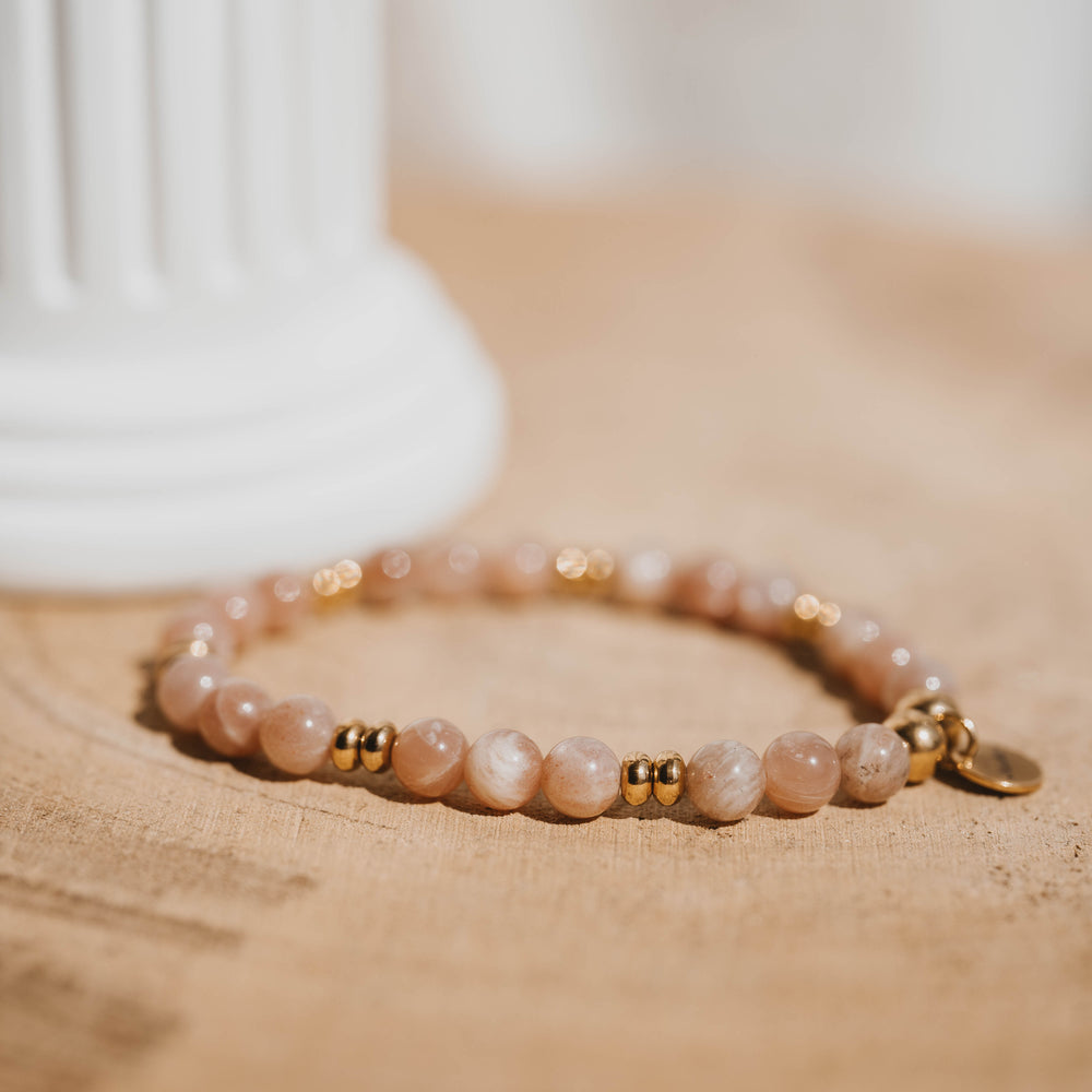 
                      
                        Rome | Bracelet en acier inoxydable et pierres naturelles | Doré
                      
                    
