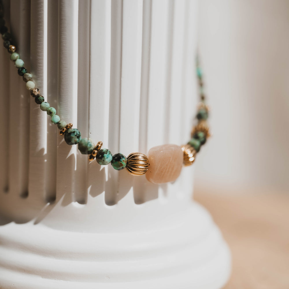 
                      
                        Le Caire | Collier en acier inoxydable et pierres naturelles | Turquoise Africaine | Doré
                      
                    