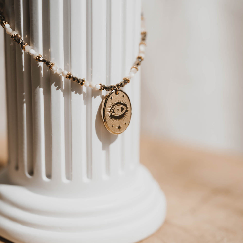 Salem | Collier en acier inoxydable et pierres naturelles | Nacre et Pyrite | Doré