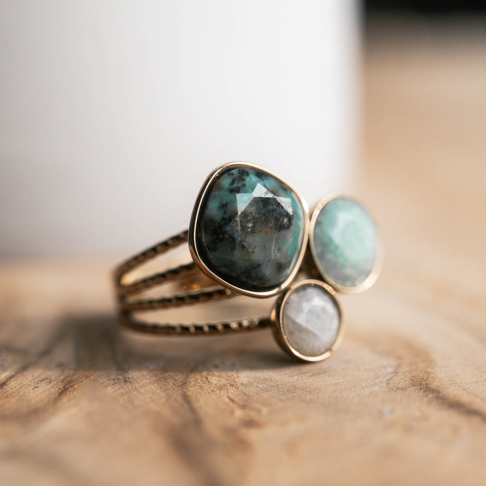 Nassau | Bague en acier inoxydable et pierres naturelles | Turquoise africaine, Aventurine verte et Labradorite | Doré